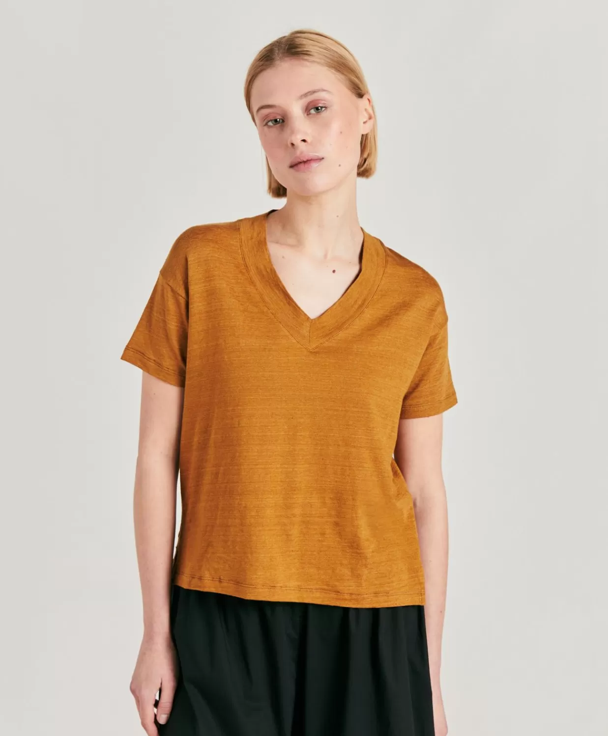 Shop Nancy T-Shirt In Jersey Linnen - Karamel Vrouwen T-Shirts En Tops